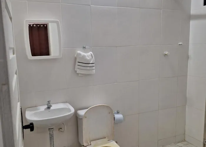 Quarto Triplo Com Banheiro Em Pousada E Restaurante