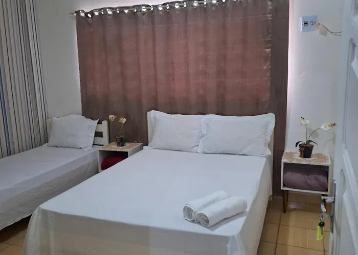 Quarto Triplo Com Banheiro Em Pousada E Restaurante