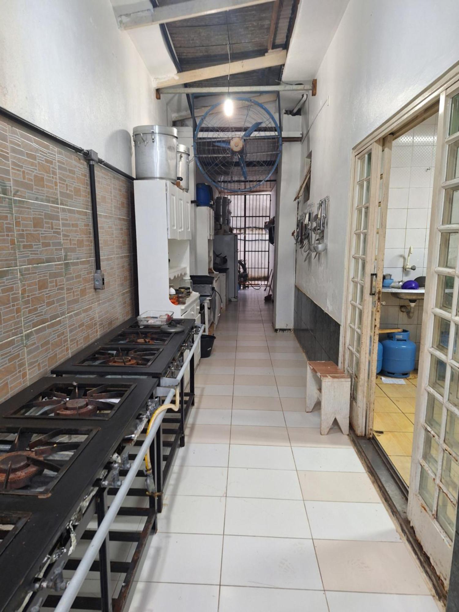 Triplo Com Banheiro Em E Restaurante Manaos