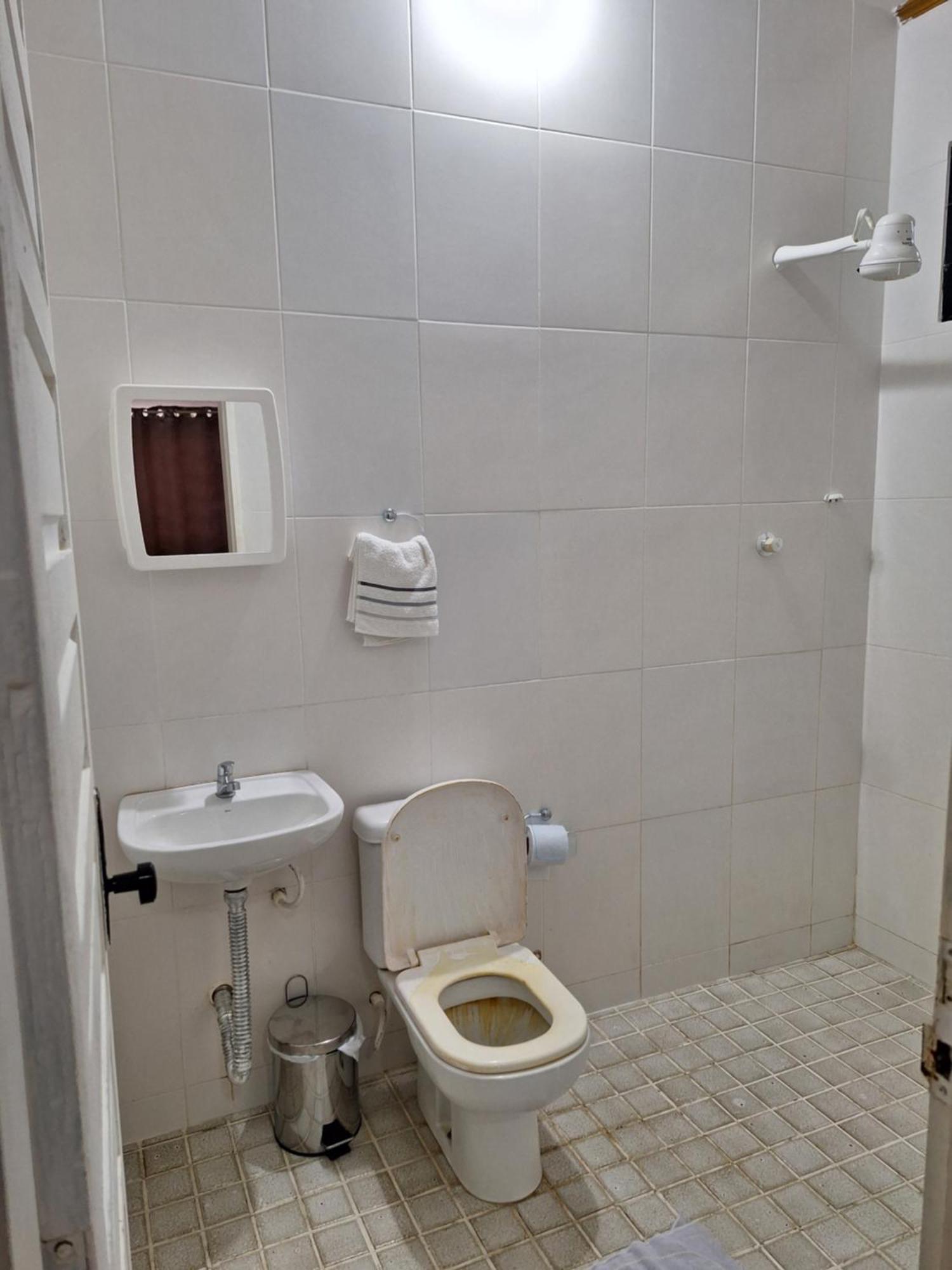Triplo Com Banheiro Em E Restaurante Habitación en casa particular *