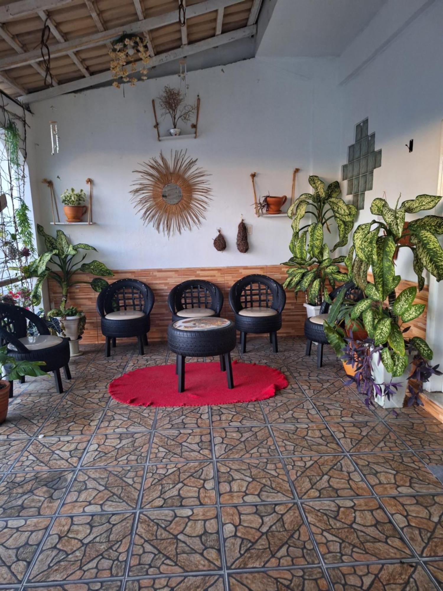 Triplo Com Banheiro Em E Restaurante *