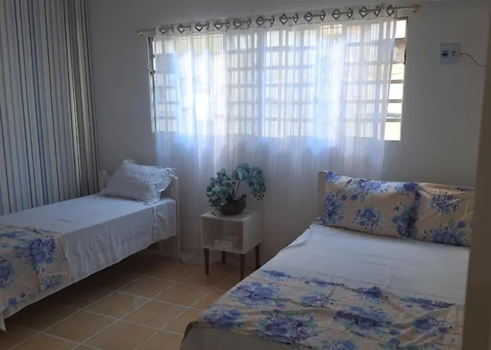 Quarto Triplo Com Banheiro Em Pousada E Restaurante