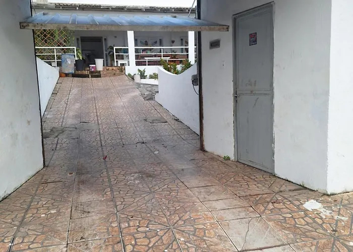 Quarto Triplo Com Banheiro Em Pousada E Restaurante