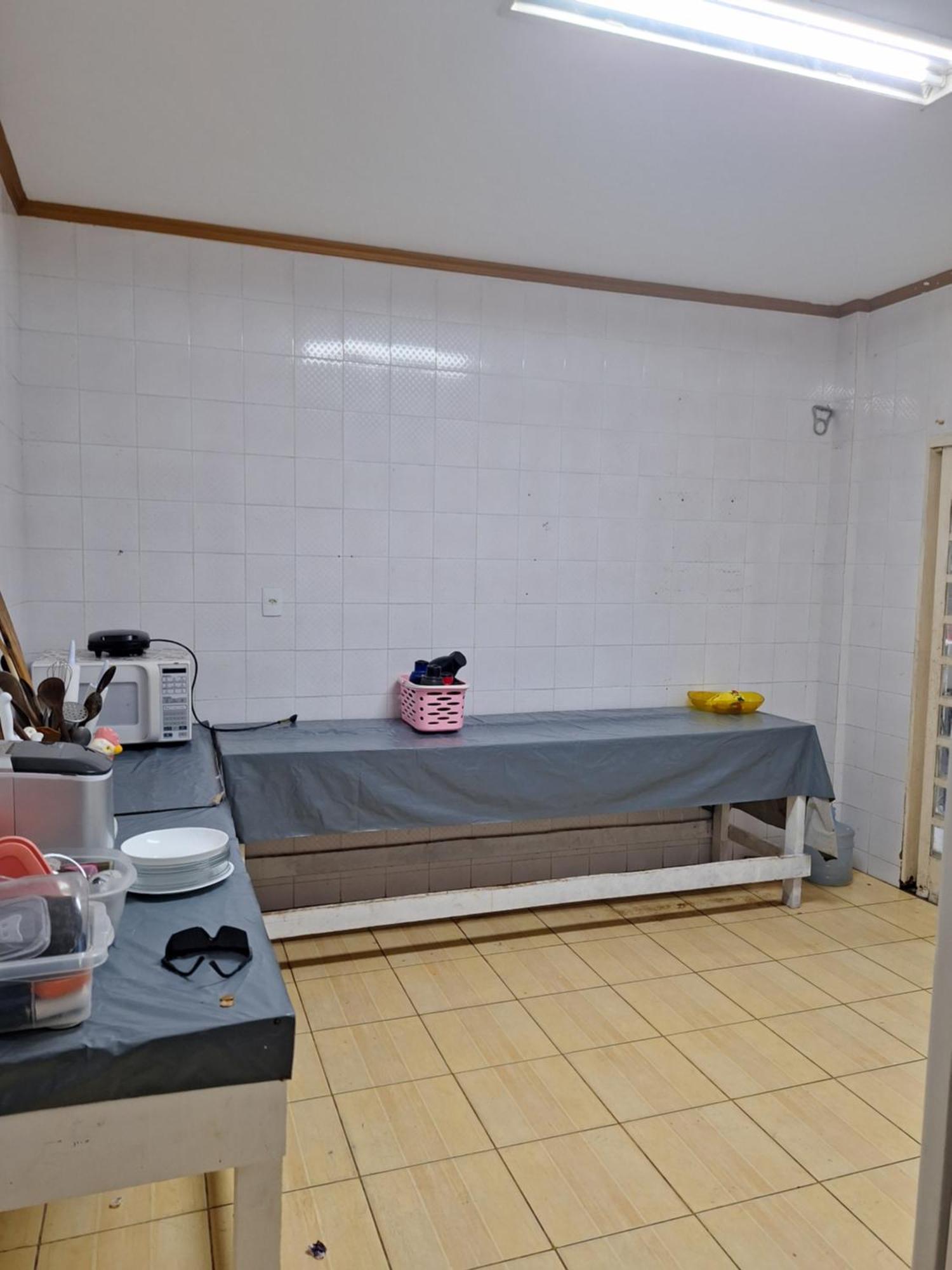 Quarto em Acomodações Particulares Triplo Com Banheiro Em E Restaurante *